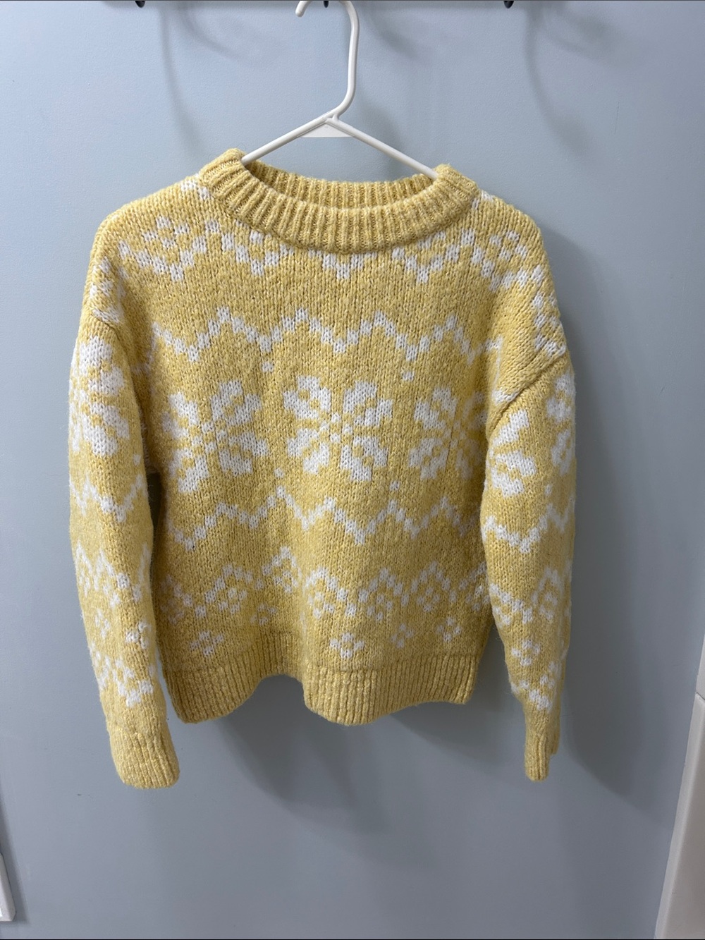 H&M Divided Yellow and White Fair Isle Crewneck Sweater